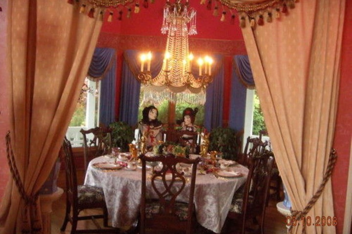 Dining 76 of 107