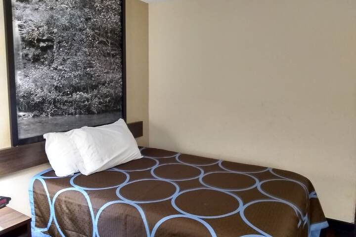 Room 25 of 34