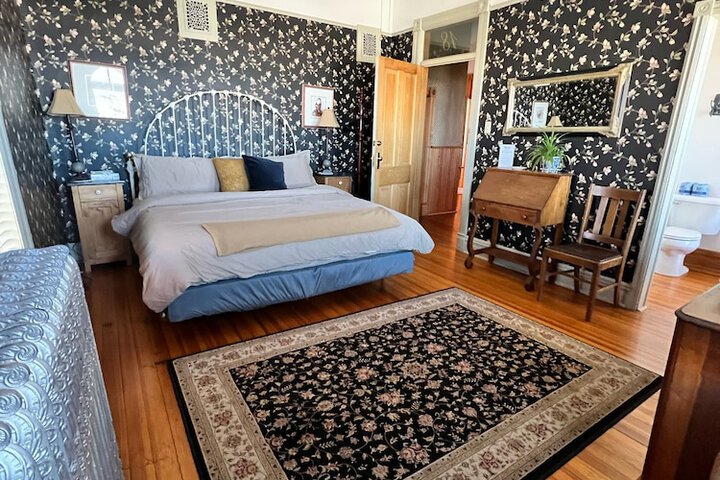 Room 16 of 80