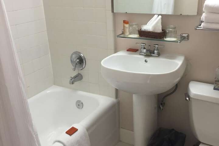 Room 18 of 32