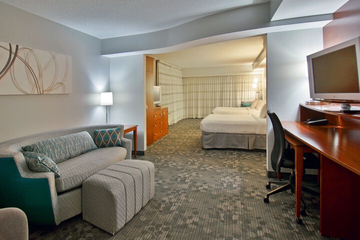 Room 12 of 25
