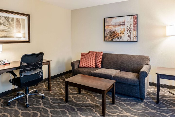 Room 32 of 69