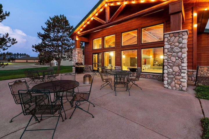 Shell Lake Lodge a Travelodge by Wyndham