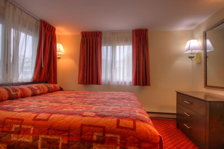 Room 52 of 93