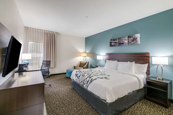Room 8 of 34