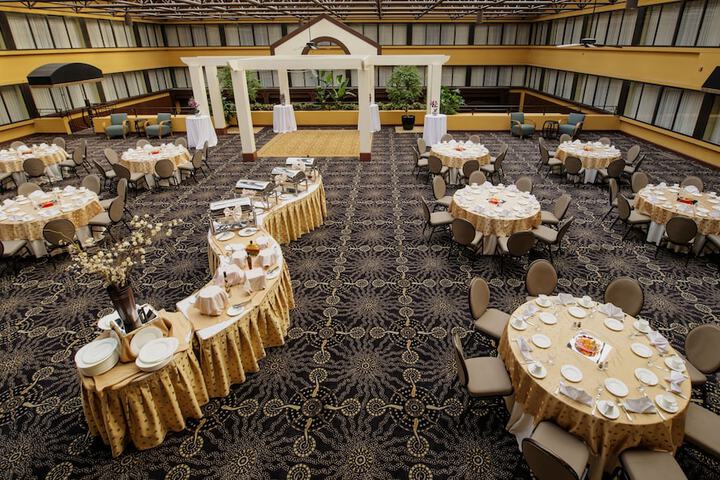 Ballroom/Hall 29 of 31