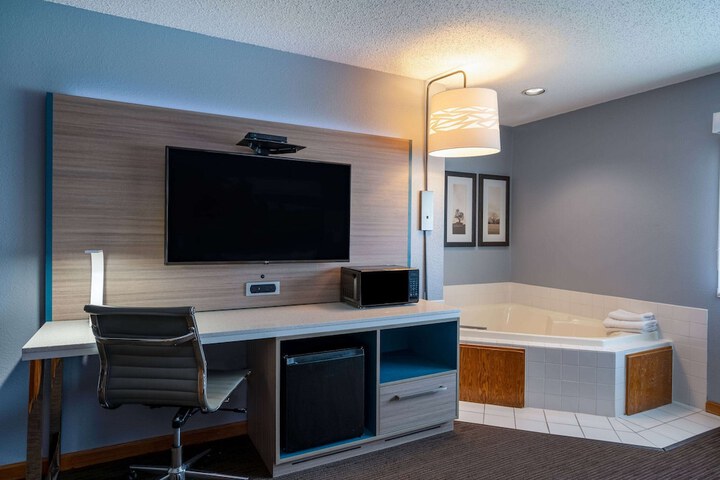 Room 12 of 34