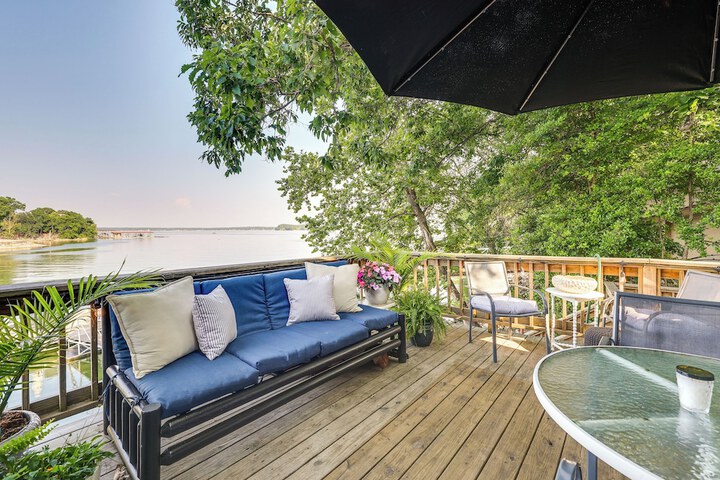 Waterfront Home w / Dock in South Grand Lake!