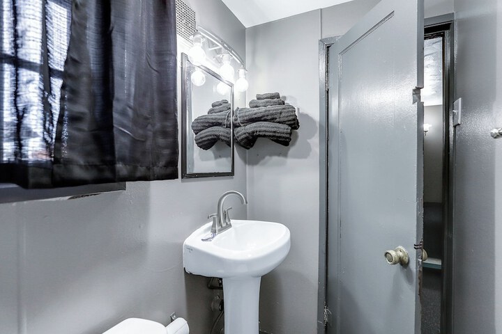 Room 12 of 18