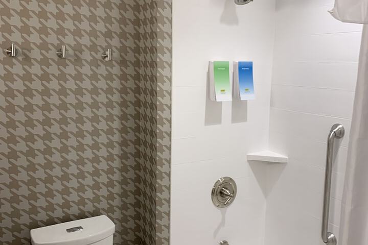 Room 44 of 69
