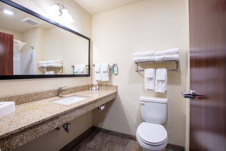 Cobblestone Inn & Suites - Pine Bluffs