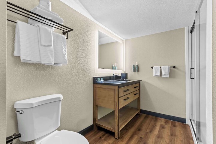 Room 27 of 71