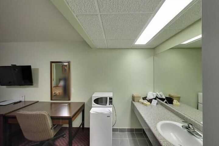 Room 32 of 71