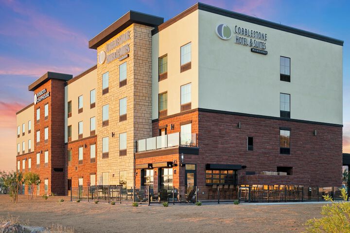 Hotel 7 of 99