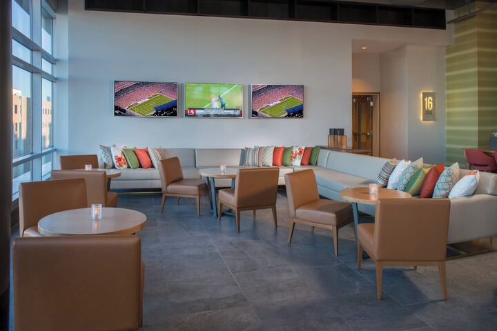 Lounge 42 of 46