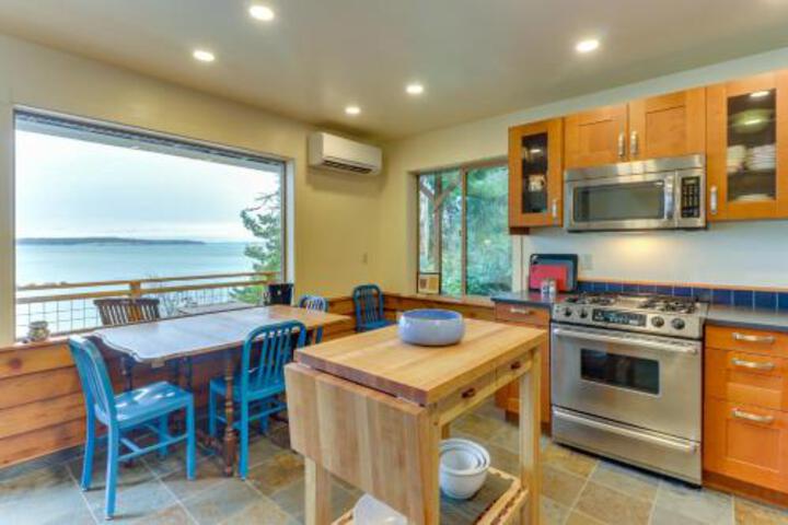 The Cabin at Oak Bay
