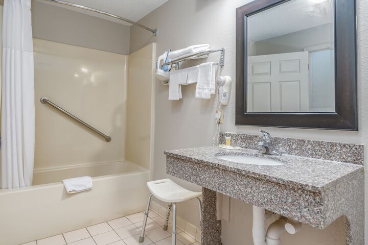 Room 10 of 25