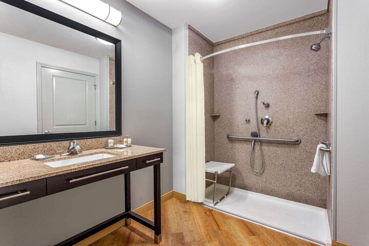 Room 14 of 30