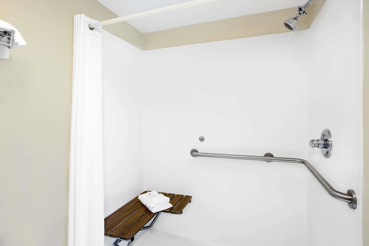 Room 12 of 21