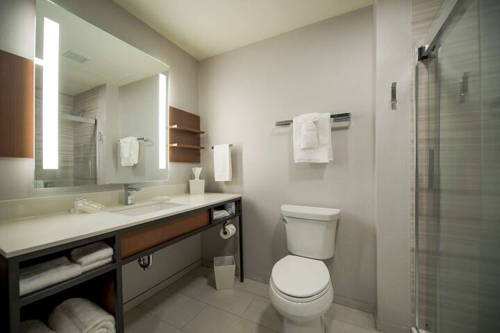 Room 15 of 33