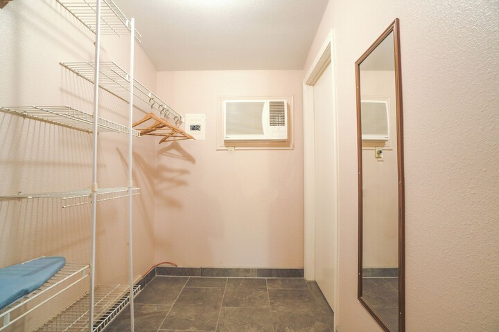 Room 52 of 75