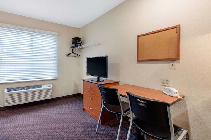 Room 15 of 18