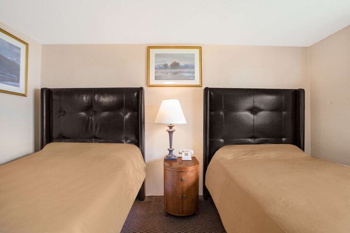 Room 6 of 17