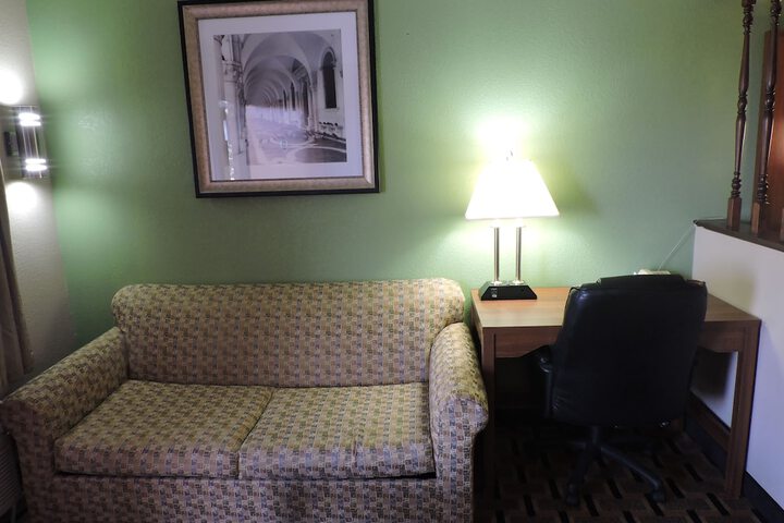 Room 17 of 36