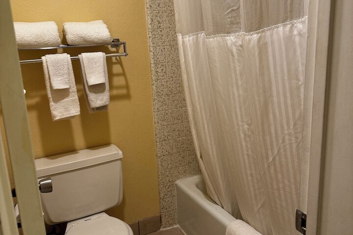 Room 4 of 7