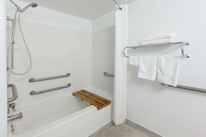 Room 4 of 14