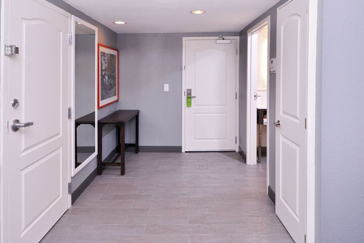 Room 43 of 62