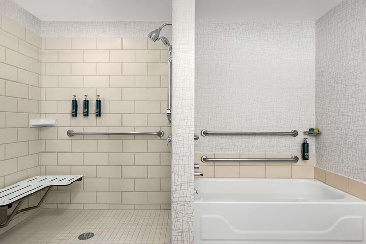 DoubleTree by Hilton Chicago OHare Airport - Rosemont