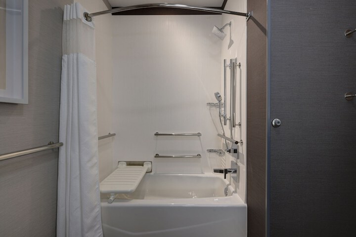 Courtyard by Marriott Iowa City University Heights