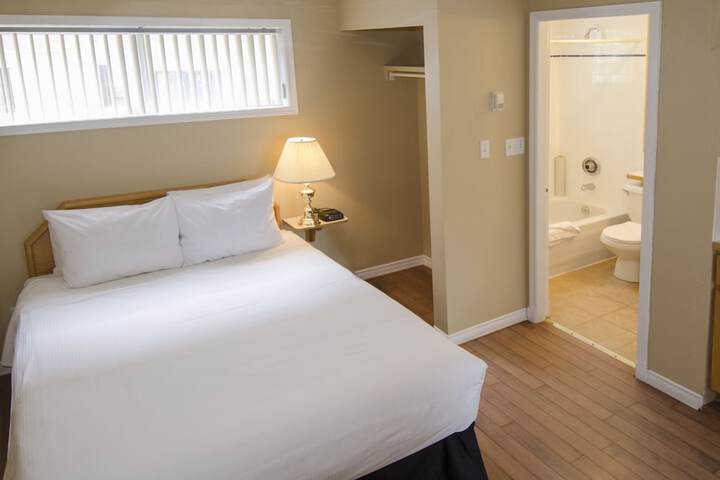Tiki Shores Inn & Suites