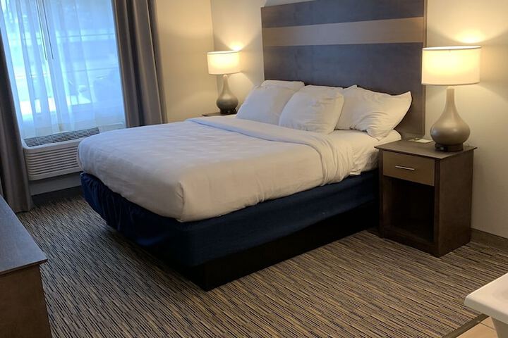 Little Crow Hotel & Conference Trademark by Wyndham
