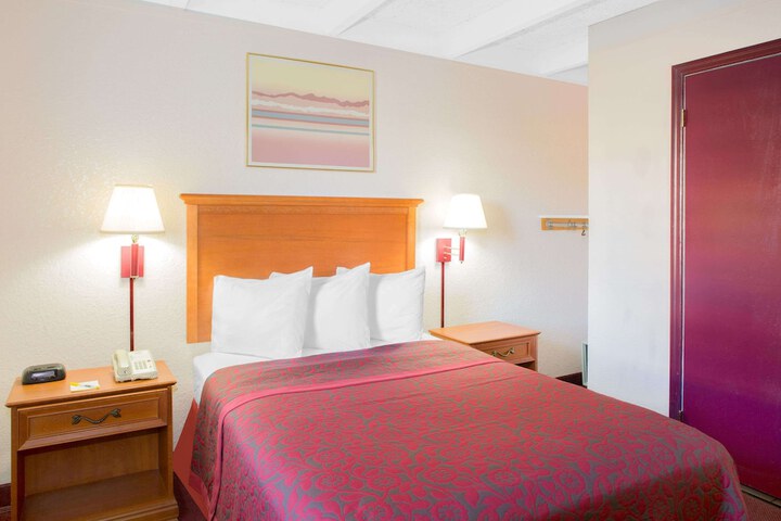 Days Inn by Wyndham Tallahassee University Center