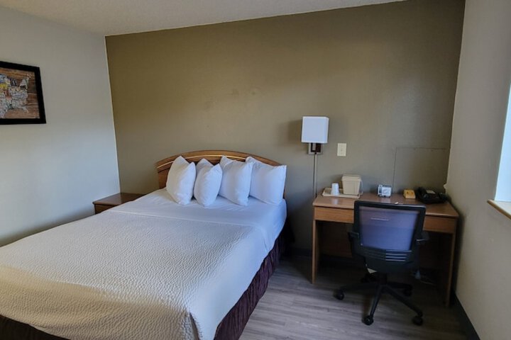 Days Inn by Wyndham Somerset PA I-70 I-76
