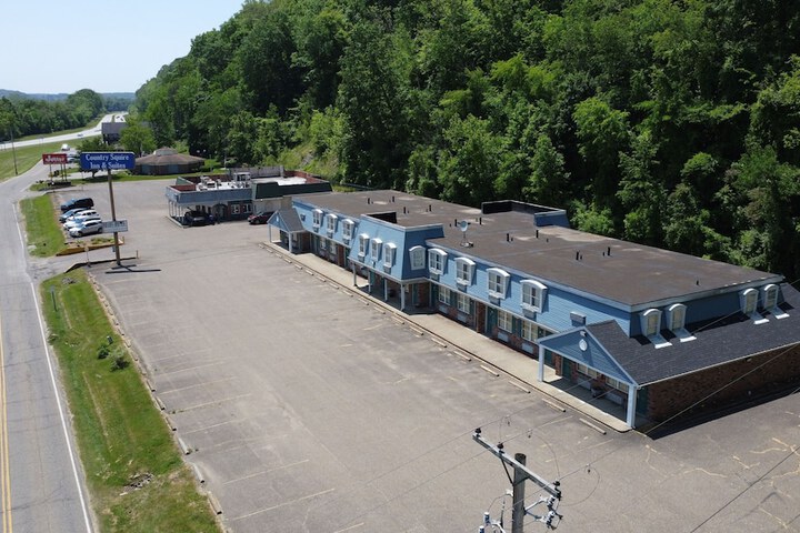 Country Squire Inn & Suites