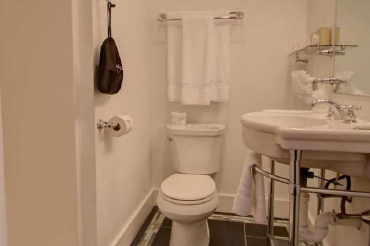 Room 8 of 14