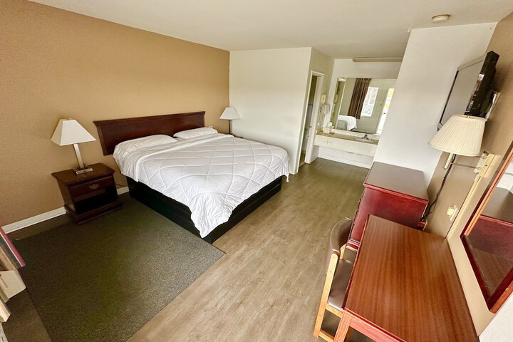 Room 8 of 9