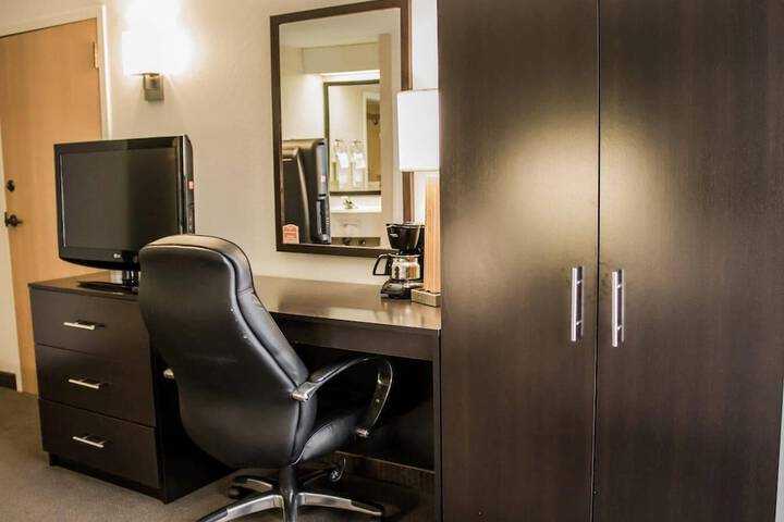 Suburban Studios Johnstown - Richland Town Center