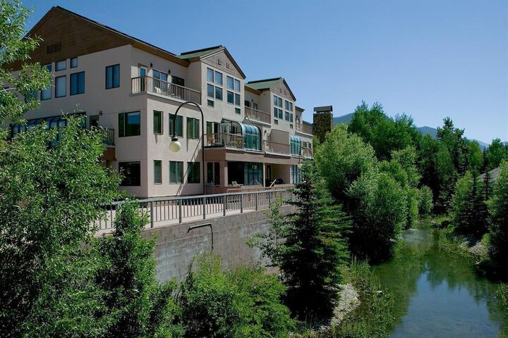 Hotel 7 of 72