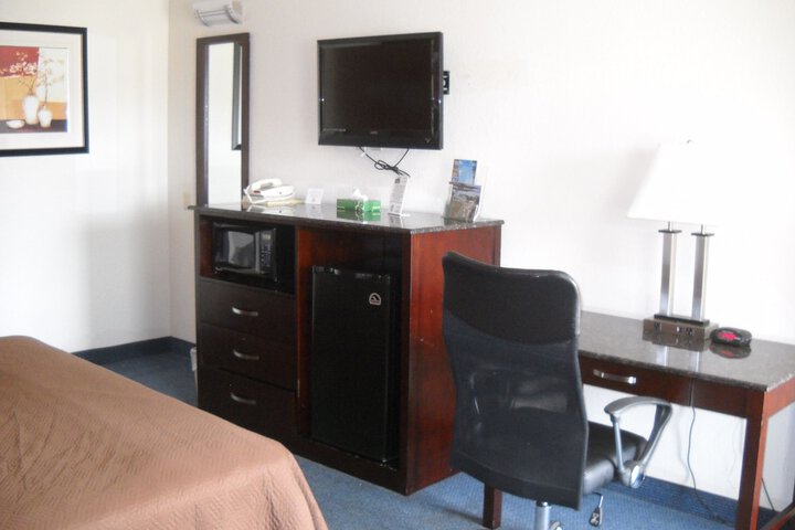 Travelodge by Wyndham Parkersburg