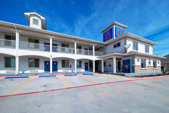 Motel 6 Rhome TX