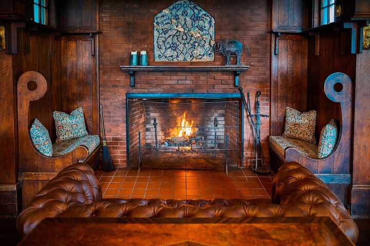 Lounge 120 of 132