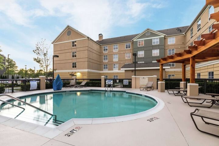 Pool 4 of 23