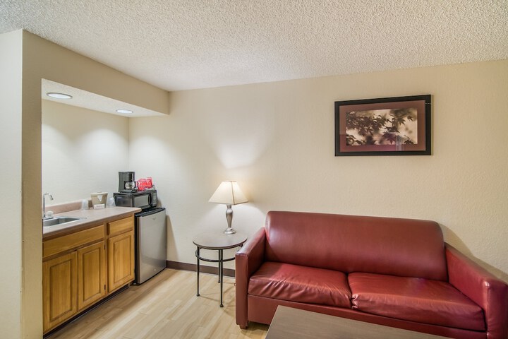 Red Roof Inn & Suites Pensacola East - Milton