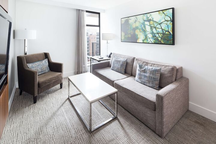 DoubleTree by Hilton Hotel & Suites Victoria