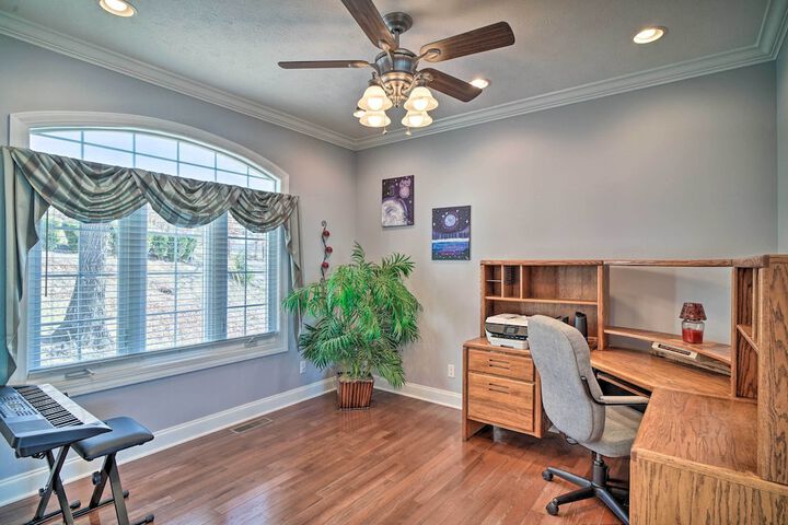 Spacious Baneberry Home w / Lake Douglas Views!