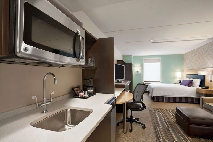 Room 11 of 28